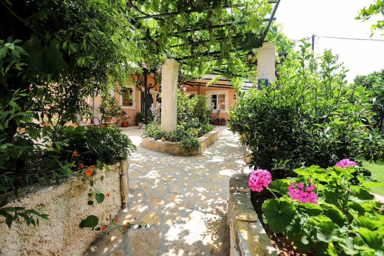 Hostal Garden House Kastellani Kastellanoi  Exterior foto